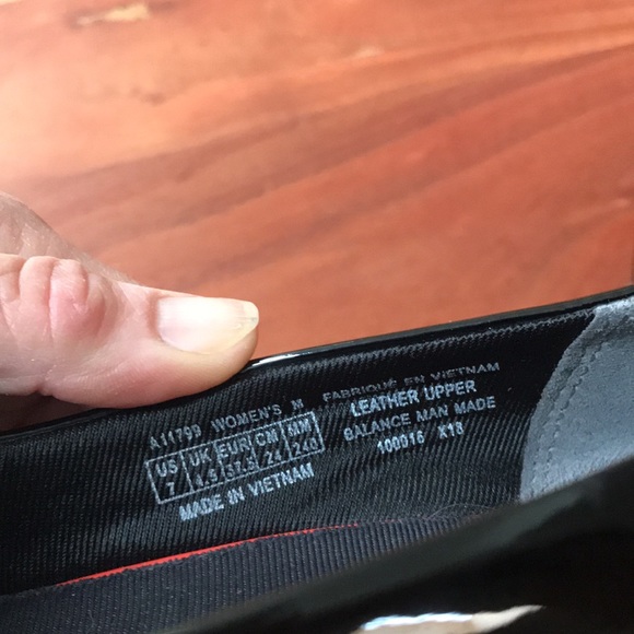 CUSHIONED Heels! Rockport Patent Leather pumps - Picture 5 of 10